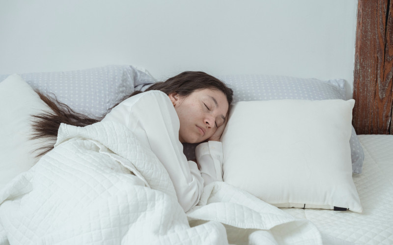 O que significa sonhar com sangue de menstruação escorrendo nas pernas?